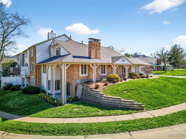 14991 Broadmont Drive, Chesterfield, MO 63017