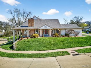14991 Broadmont Drive, Chesterfield, MO 63017
