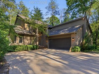202 Nakomis Trail, Orion Charter Township, MI 48362