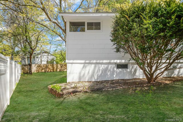 5 Birch Court, Riverhead, NY 11901