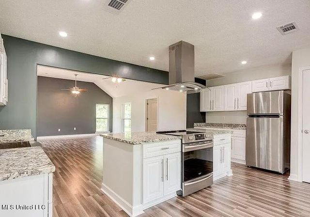 6535 Lakeshore Road, Bay Saint Louis, MS 39520