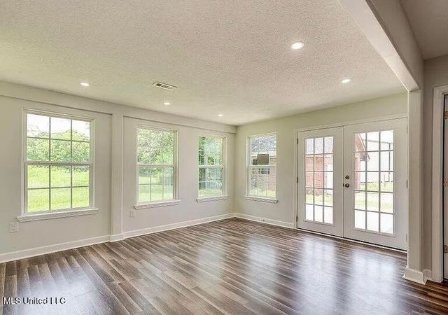 6535 Lakeshore Road, Bay Saint Louis, MS 39520