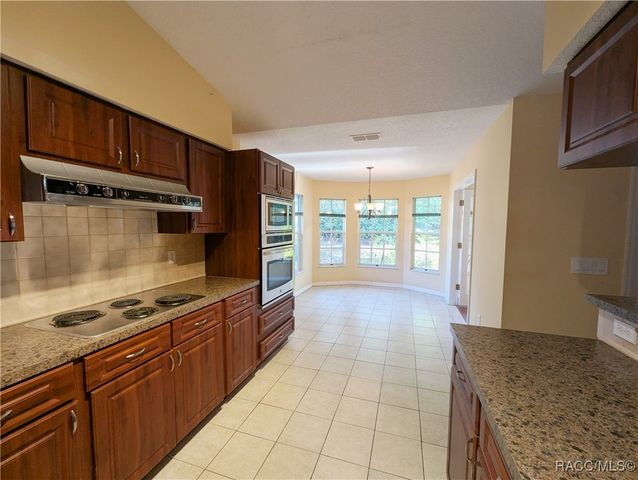 3 Graytwig Court W, Homosassa, FL 34446