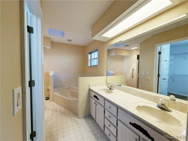 3 Graytwig Court W, Homosassa, FL 34446