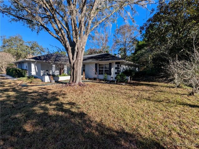 3 Graytwig Court W, Homosassa, FL 34446