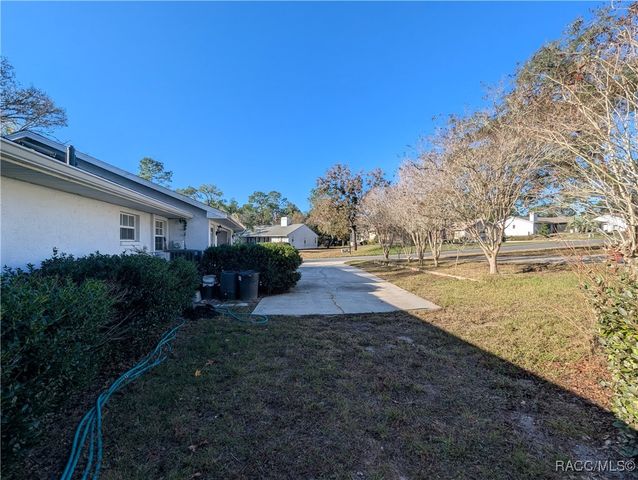 3 Graytwig Court W, Homosassa, FL 34446