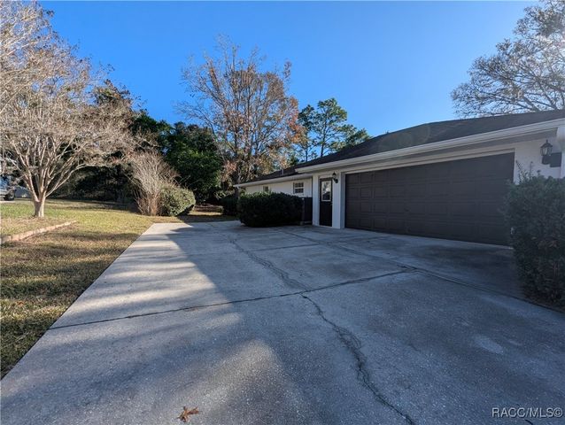3 Graytwig Court W, Homosassa, FL 34446