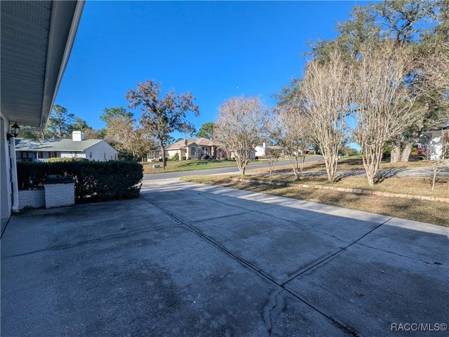 3 Graytwig Court W, Homosassa, FL 34446