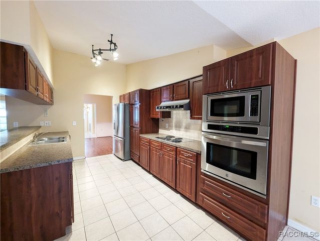 3 Graytwig Court W, Homosassa, FL 34446