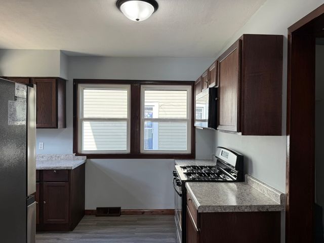 928 North Avenue, Rockford, IL 61103