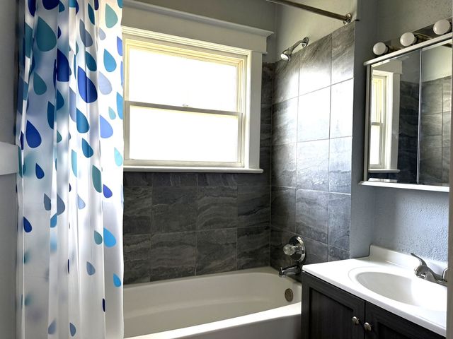 928 North Avenue, Rockford, IL 61103