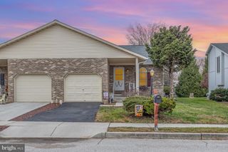 236 KENNEDY CT, Hanover, PA 17331