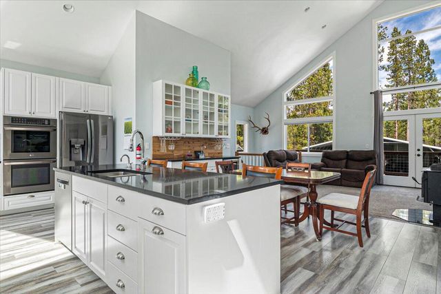 17168 Island Loop Way, Bend, OR 97707