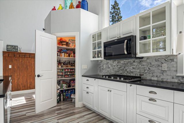 17168 Island Loop Way, Bend, OR 97707