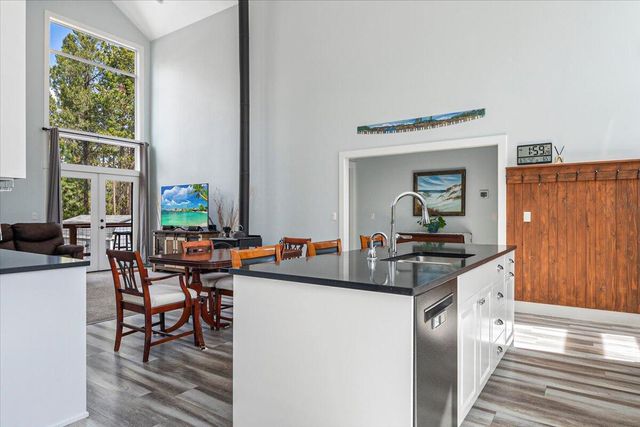 17168 Island Loop Way, Bend, OR 97707