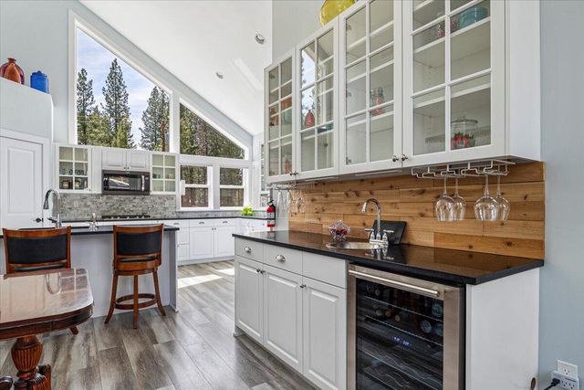 17168 Island Loop Way, Bend, OR 97707