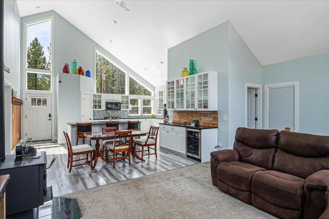 17168 Island Loop Way, Bend, OR 97707