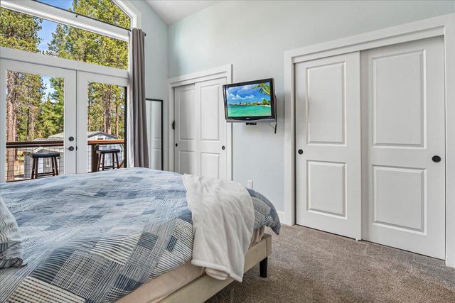 17168 Island Loop Way, Bend, OR 97707