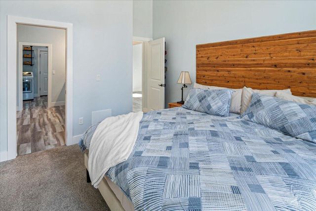 17168 Island Loop Way, Bend, OR 97707