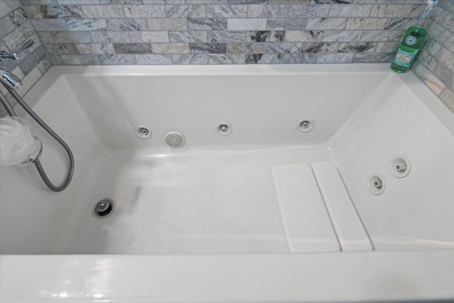 17168 Island Loop Way, Bend, OR 97707