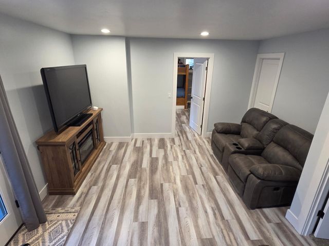 17168 Island Loop Way, Bend, OR 97707