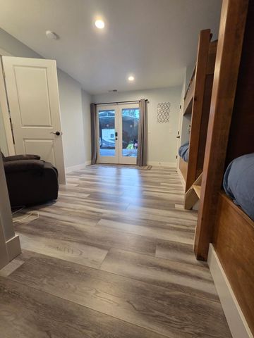 17168 Island Loop Way, Bend, OR 97707