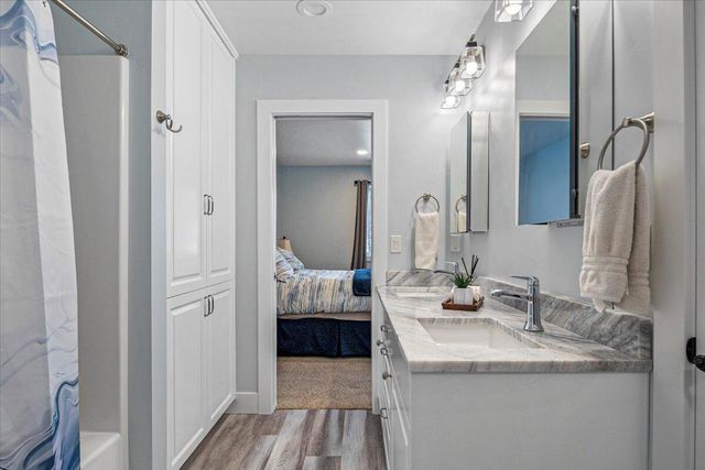 17168 Island Loop Way, Bend, OR 97707