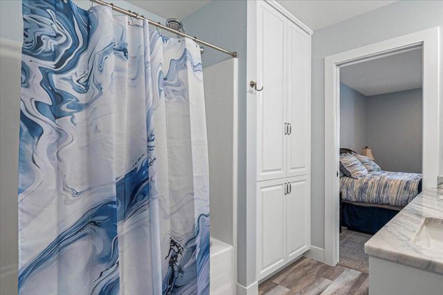 17168 Island Loop Way, Bend, OR 97707