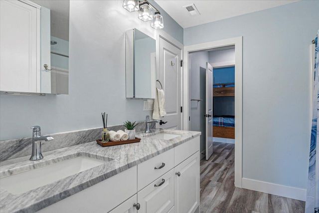 17168 Island Loop Way, Bend, OR 97707