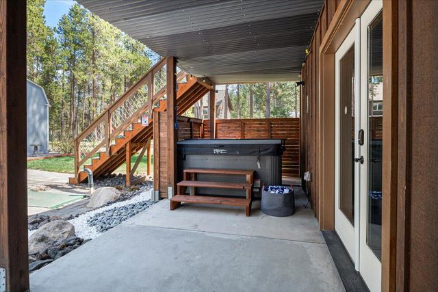 17168 Island Loop Way, Bend, OR 97707