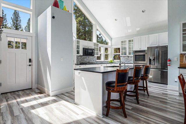 17168 Island Loop Way, Bend, OR 97707