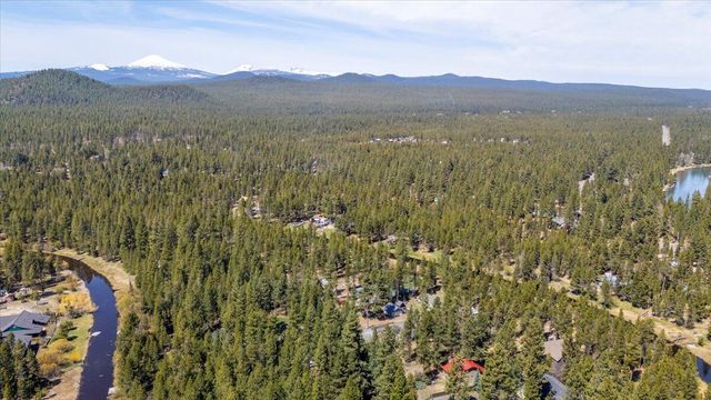 17168 Island Loop Way, Bend, OR 97707