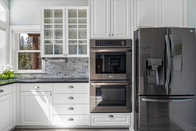 17168 Island Loop Way, Bend, OR 97707