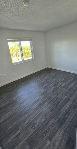 10900 SW 196th St 401, Cutler Bay, FL 33157