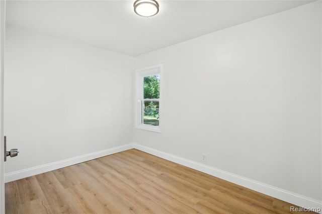 429 W Bernhard Avenue, Hazel Park, MI 48030