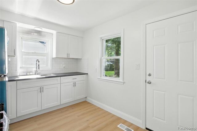 429 W Bernhard Avenue, Hazel Park, MI 48030