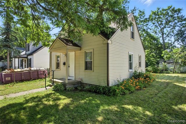 429 W Bernhard Avenue, Hazel Park, MI 48030