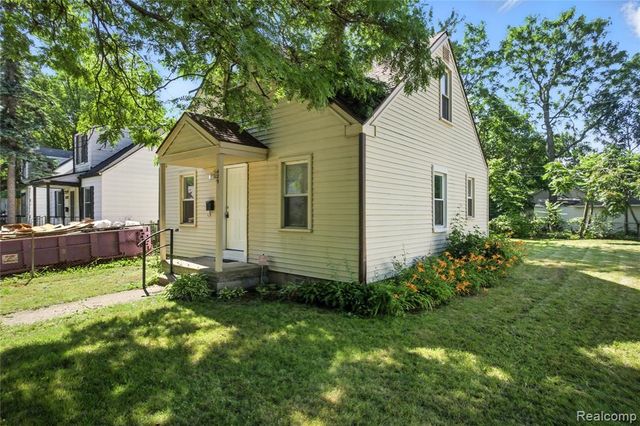 429 W Bernhard Avenue, Hazel Park, MI 48030