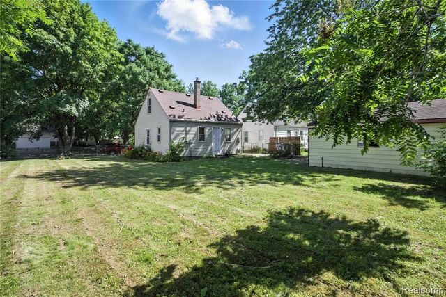 429 W Bernhard Avenue, Hazel Park, MI 48030