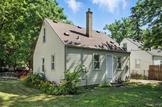 429 W Bernhard Avenue, Hazel Park, MI 48030