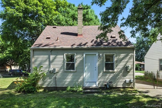 429 W Bernhard Avenue, Hazel Park, MI 48030