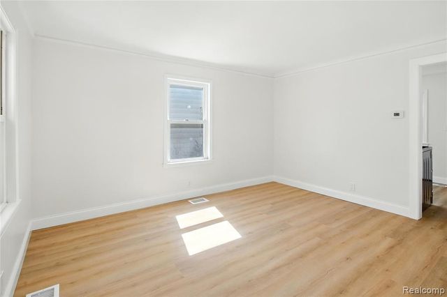 429 W Bernhard Avenue, Hazel Park, MI 48030