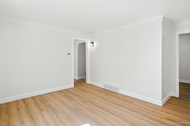 429 W Bernhard Avenue, Hazel Park, MI 48030