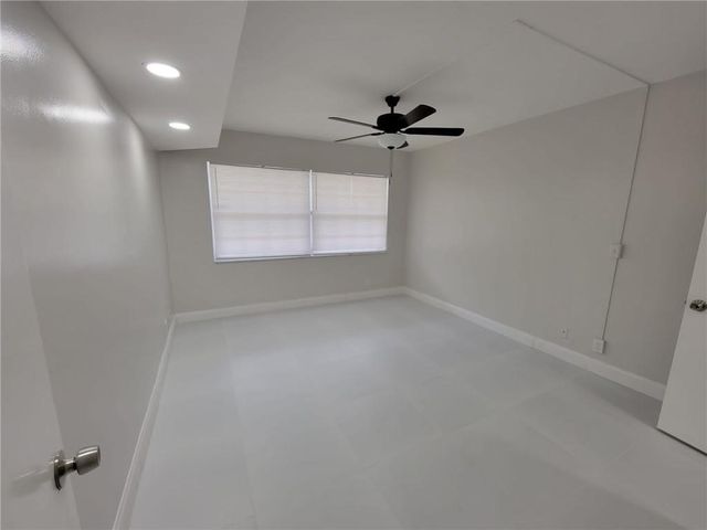 800 E CYPRESS Lane 202, Pompano Beach, FL 33069