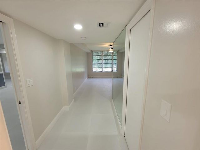 800 E CYPRESS Lane 202, Pompano Beach, FL 33069