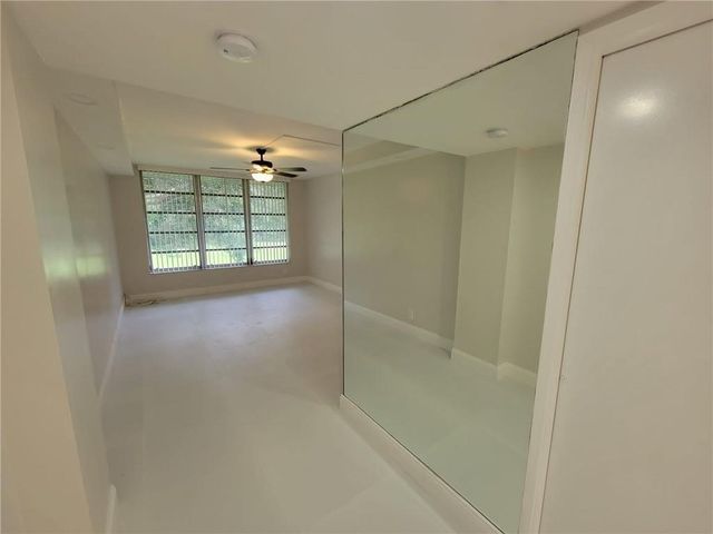 800 E CYPRESS Lane 202, Pompano Beach, FL 33069