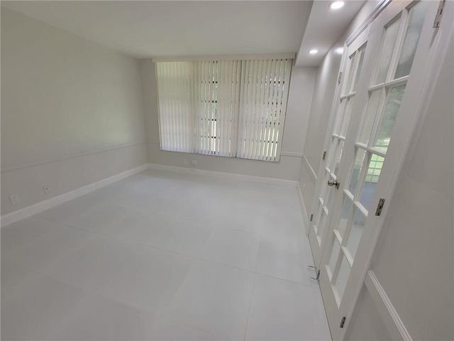 800 E CYPRESS Lane 202, Pompano Beach, FL 33069