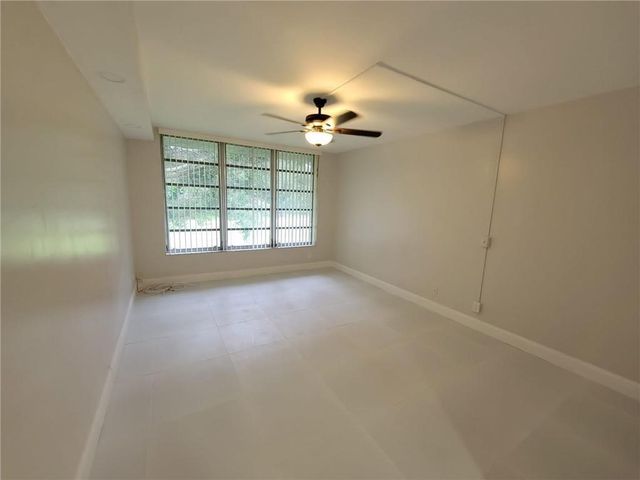 800 E CYPRESS Lane 202, Pompano Beach, FL 33069