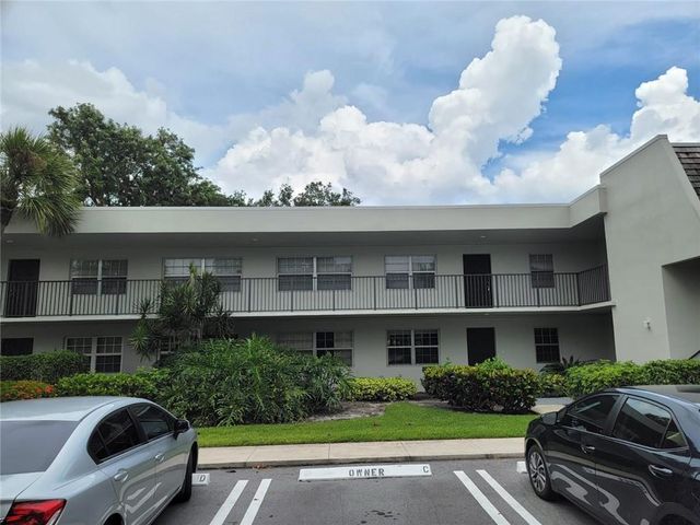 800 E CYPRESS Lane 202, Pompano Beach, FL 33069