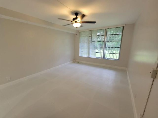 800 E CYPRESS Lane 202, Pompano Beach, FL 33069